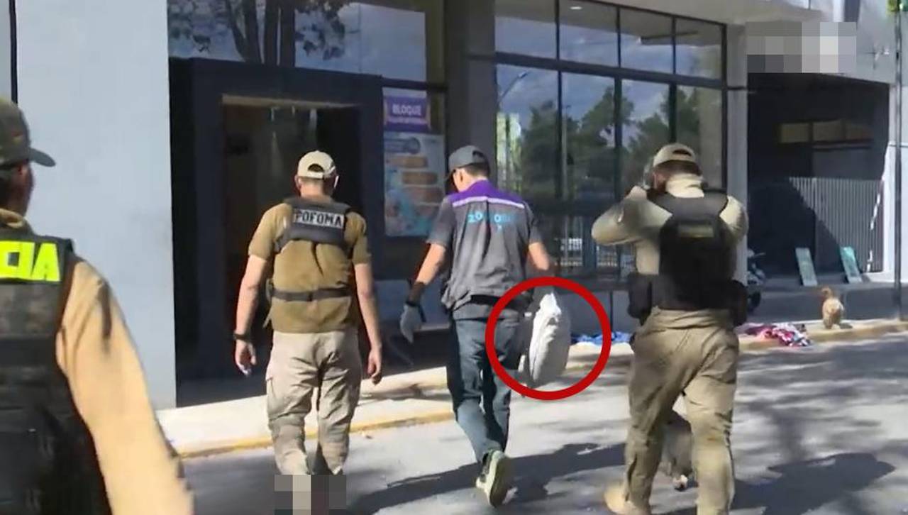 La Policía investiga como biocidio el hallazgo de un zorro colgado del segundo piso de una casa