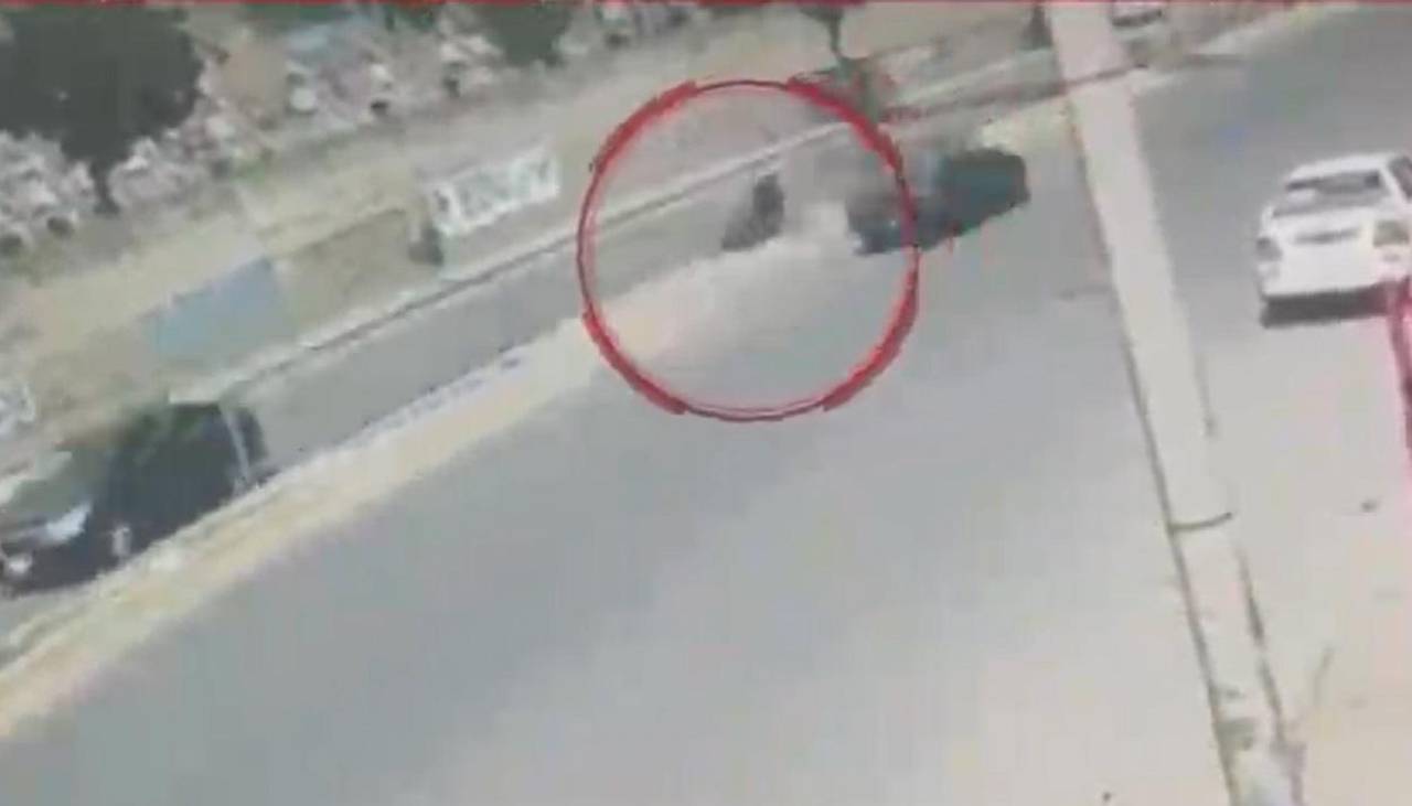 Conductor de minibús que atropelló a un motociclista que cayó a la avenida está con libertad pura y simple, según abogado