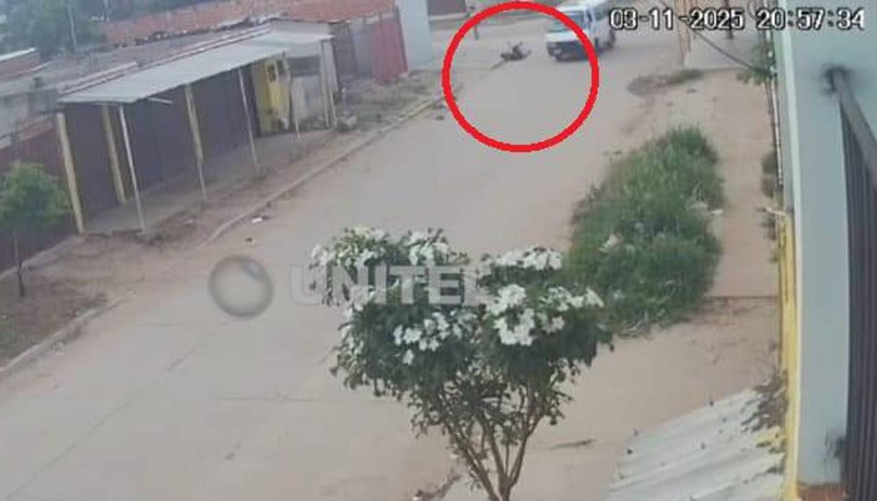 Video: Estudiante es atropellada por un minibús y queda en estado de coma
