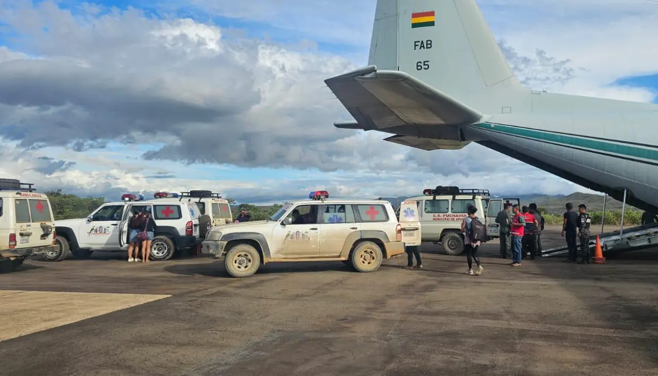 Al menos 17 heridos del accidente en Apolo serán trasladados a La Paz en un avión militar, reporta la FAB 