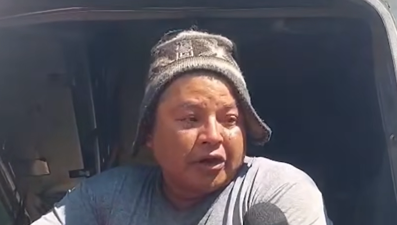 “Me lanzaron piedra y dinamita y dijeron que iban a quemar el camión”: Chofer entre lágrimas relata que sintió miedo