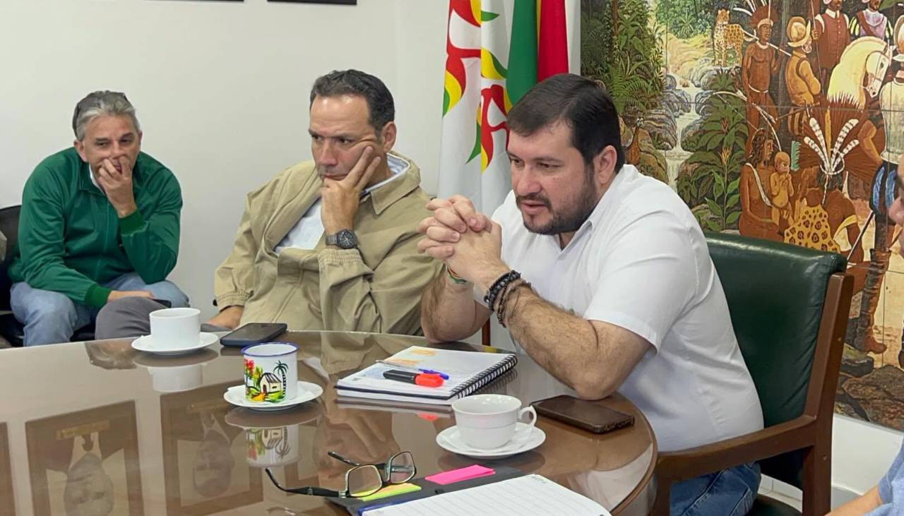 Cívicos convocan a reunión de directorio ampliado para evaluar si se cumple el acuerdo firmado por el Gobierno y YPFB