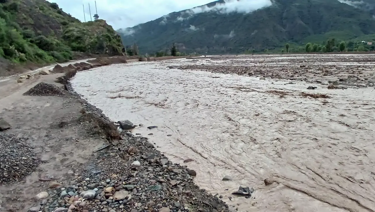 Desborde de ríos, inundaciones y deslizamientos afectan a la zona andina de Cochabamba