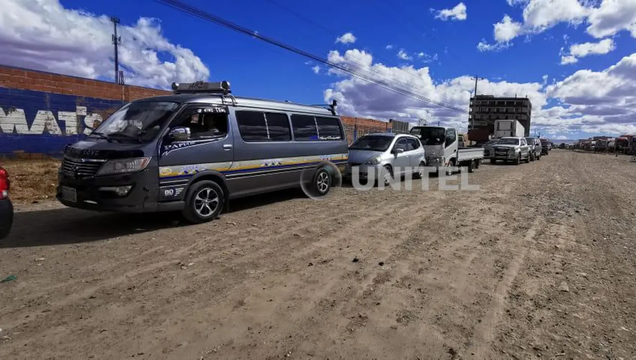 Conductores viven un fin de semana con filas por combustible en ciudades del eje central