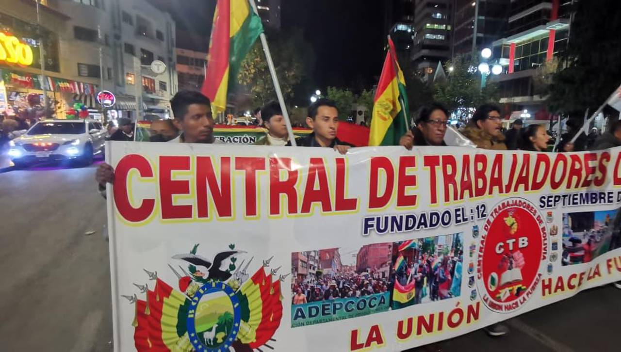 “Lara visita a los detenidos por bloqueos pero no a los choferes bloqueados”: Marcha de protesta llega a la Vicepresidencia 