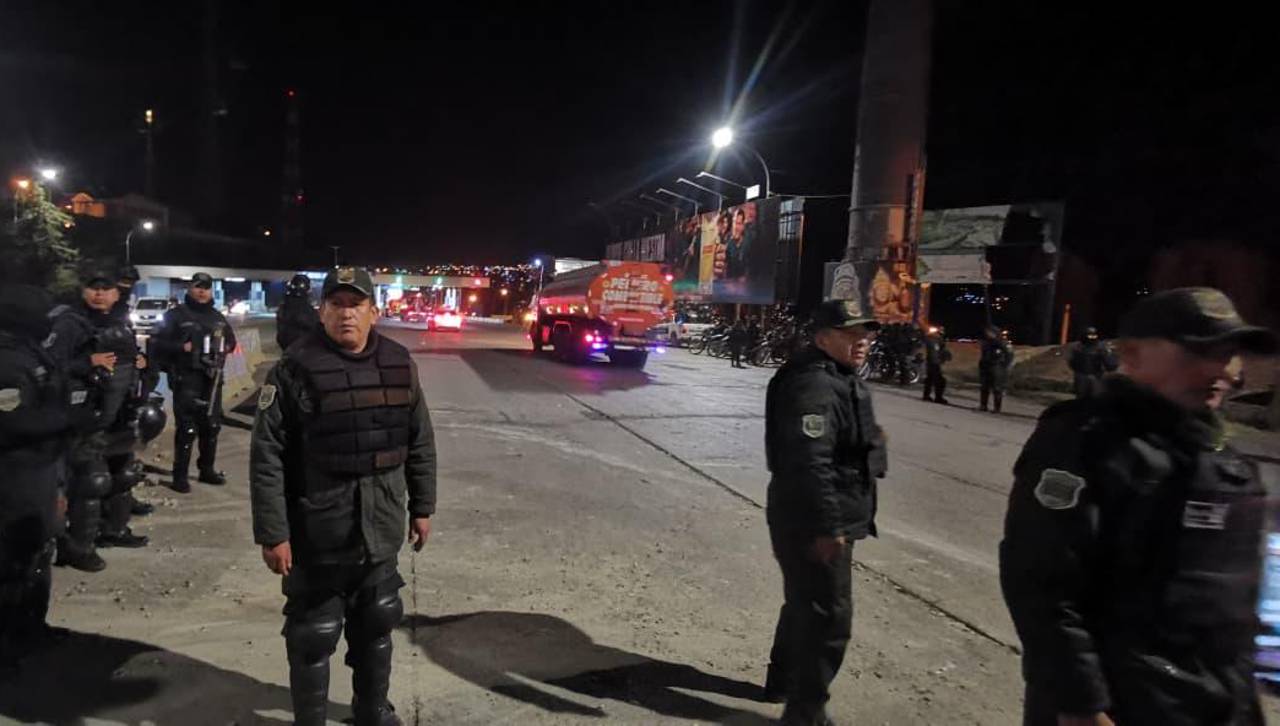 Unas 70 cisternas bajan desde la planta de Senkata a La Paz tras el desbloqueo de la autopista 