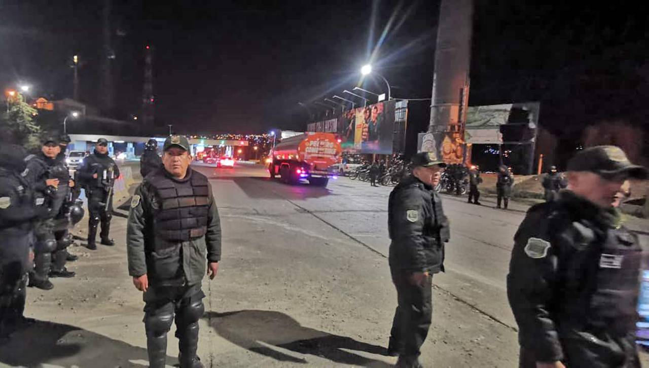 Unas 70 cisternas bajan desde la planta de Senkata a La Paz tras el desbloqueo de la autopista 
