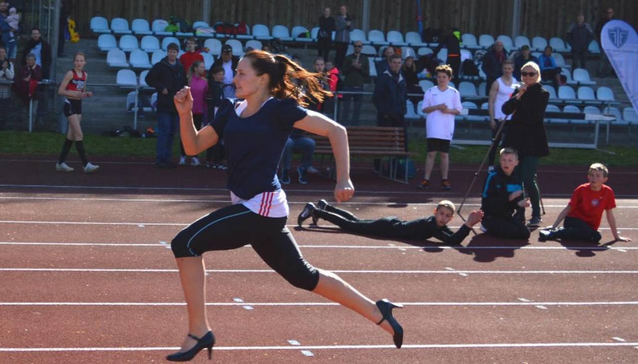 ¡Impresionante! Majken Sichlau ostenta el récord de 100 metros más rápidos en tacones alto