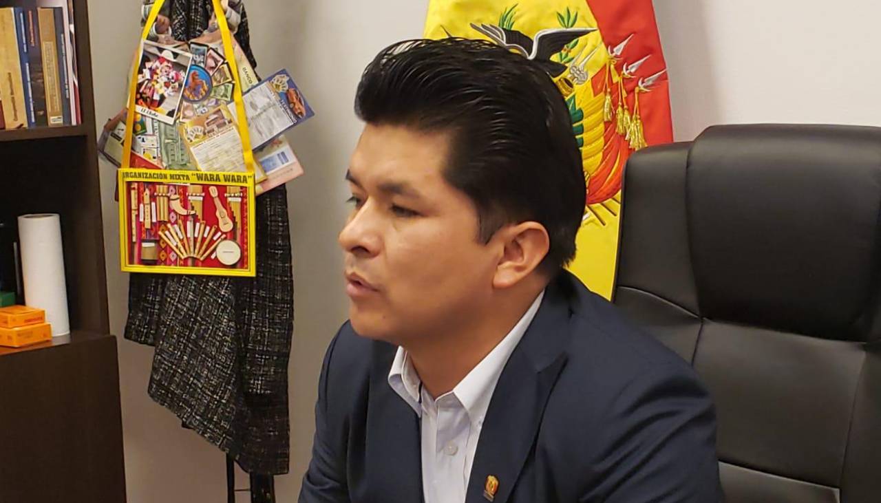 Los tres poderes del Estado conforman comisiones para atender demandas del Órgano Judicial, señala senador