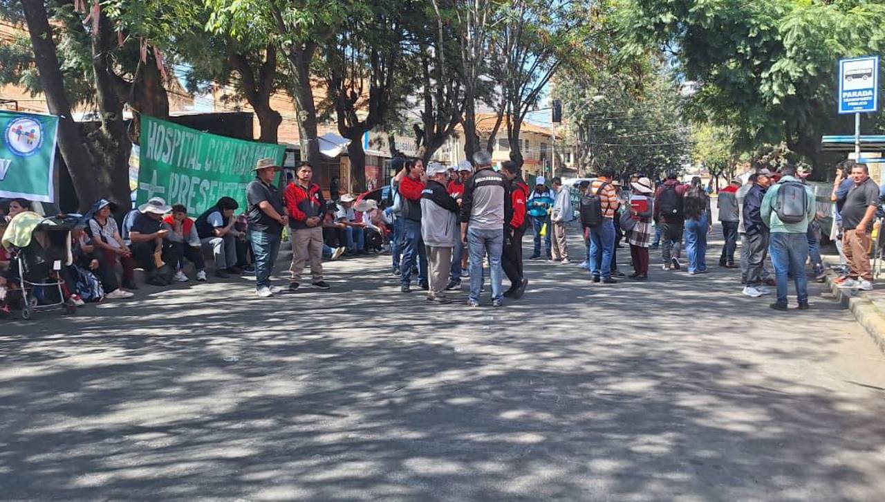 Paro de trabajadores de salud se confirma en Santa Cruz, mientras que en Cochabamba se espera reunión con autoridades