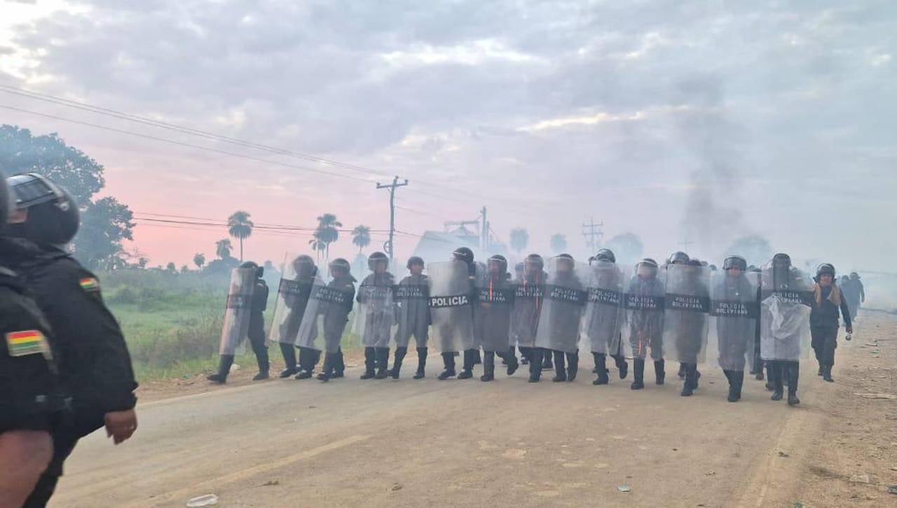 “Estamos siendo atacados por diferentes flancos”, dice comandante en medio del operativo de desbloqueo en San Julián
