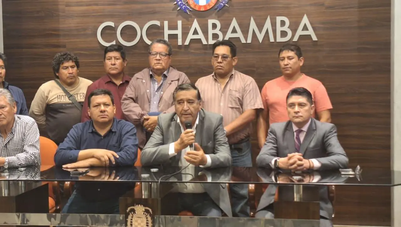 Tras quejas y recursos judiciales, Alcaldía de Cochabamba deja en pausa la inspección ambiental vehicular