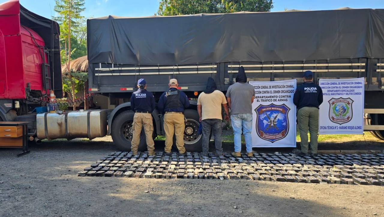 Incautan en Paraguay casi media tonelada de cocaína procedente de Bolivia