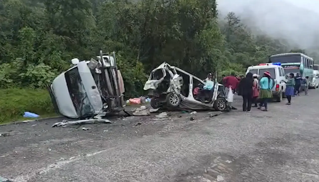 Fatal accidente: Al menos un fallecido y varios heridos tras un choque múltiple en la vía Cochabamba - Santa Cruz