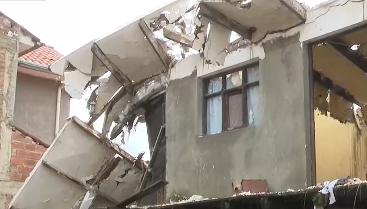 Una vivienda se desploma por la humedad y lluvias en Quillacollo