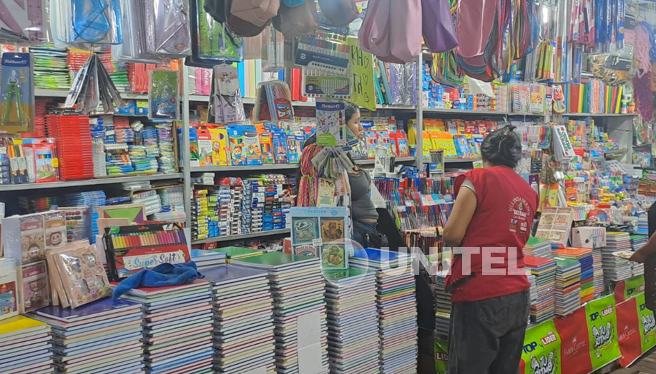 Útiles escolares bajan de precio hasta un 50% en comparación con el año pasado, según comerciantes