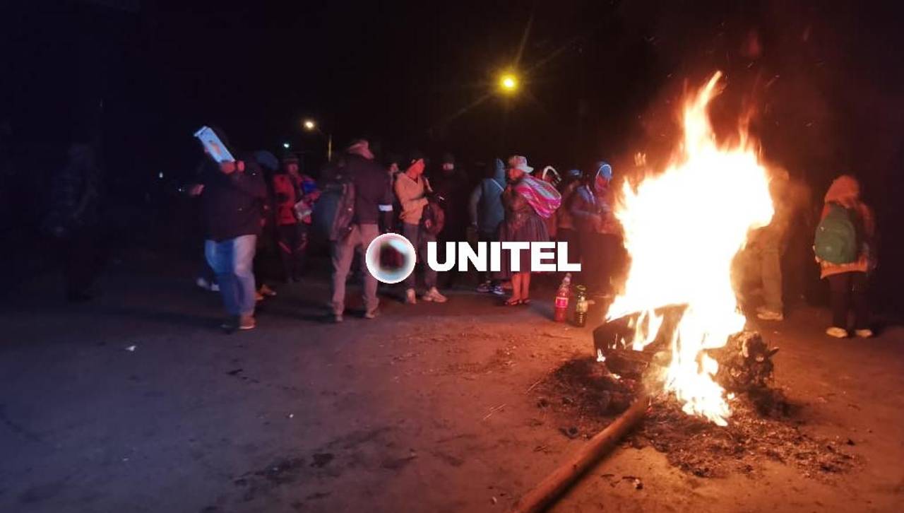 Bloqueo en Urujara fue levantado temporalmente para el ingreso de productos a La Paz, pero fue reinstalado por la noche