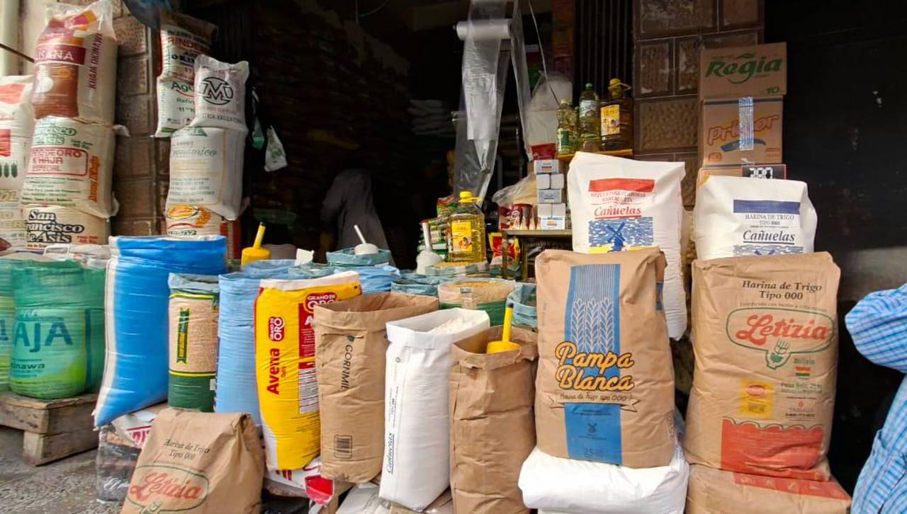 “Tengo que tener el doble de presupuesto”: Preocupación en familias por el alza de precios de la canasta familiar