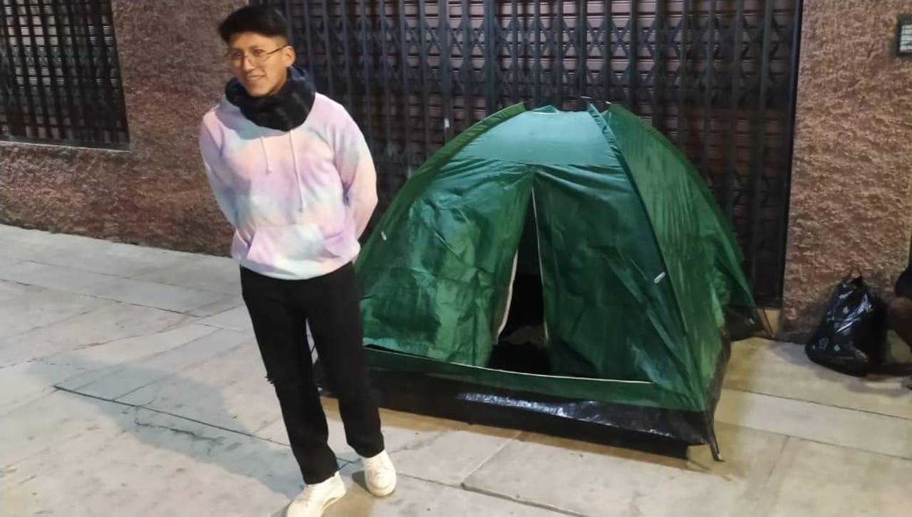Imitador de Calef Terán acampó un día antes para ser el primero del casting de Yo Me Llamo en Cochabamba este sábado