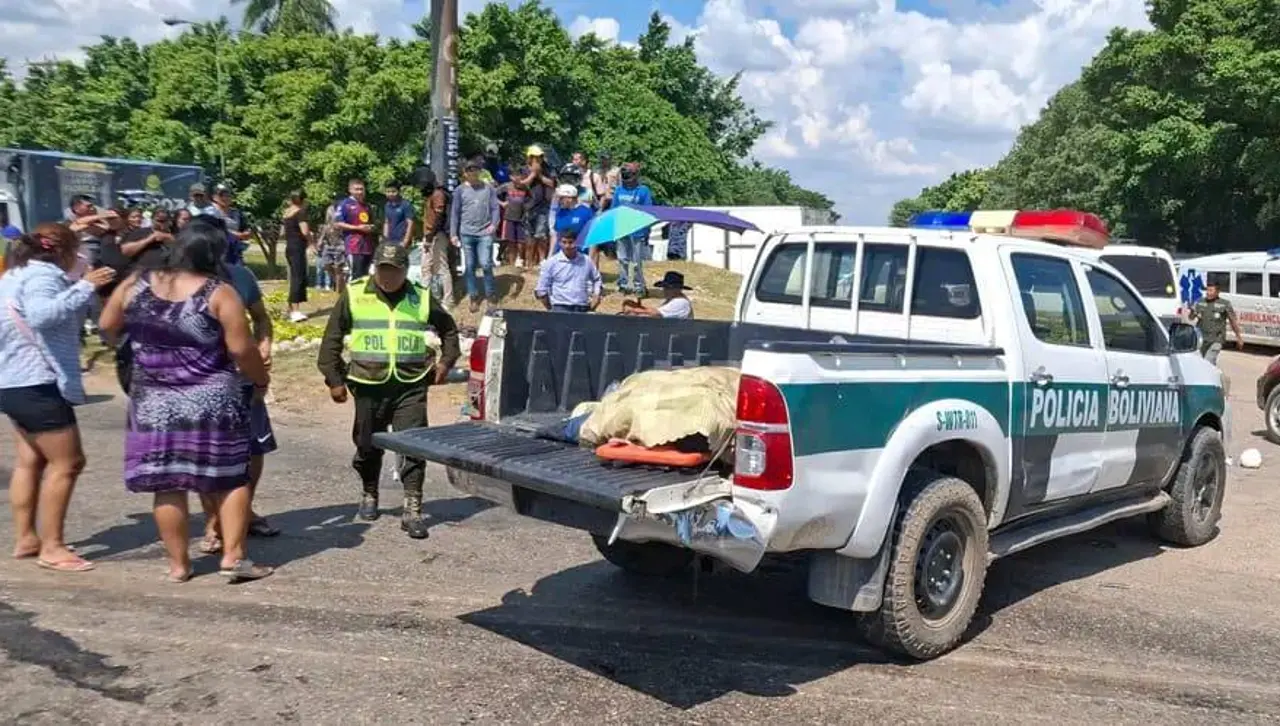 Motociclista muerte tras ser embestido por un camión en la carretera a Warnes