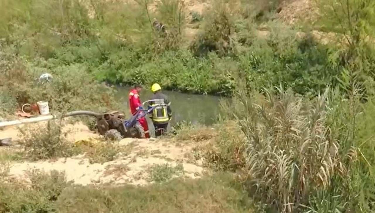 Hallan a una mujer sin vida en una laguna de Cochabamba; presumen que se cayó cuando volvía a su casa