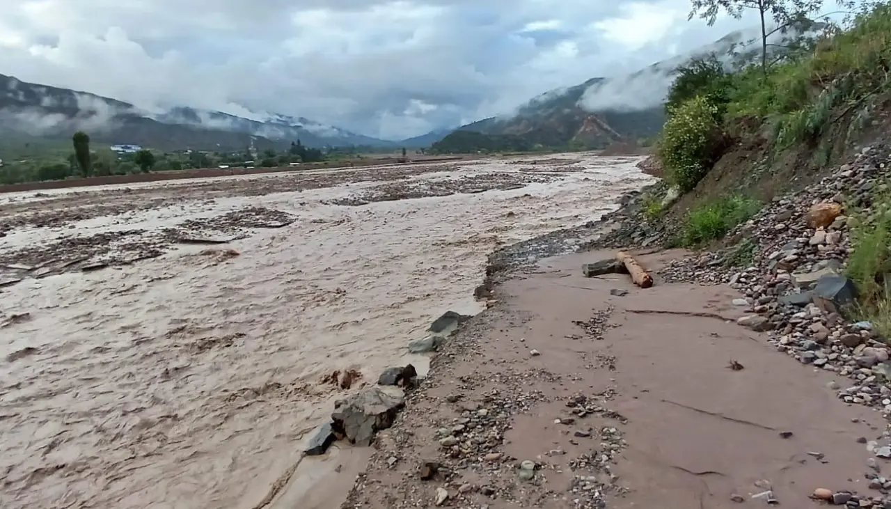 Alerta en Arque: Hay más de 300 familias afectadas, la riada inundó cultivos y arrasó con todo un cementerio