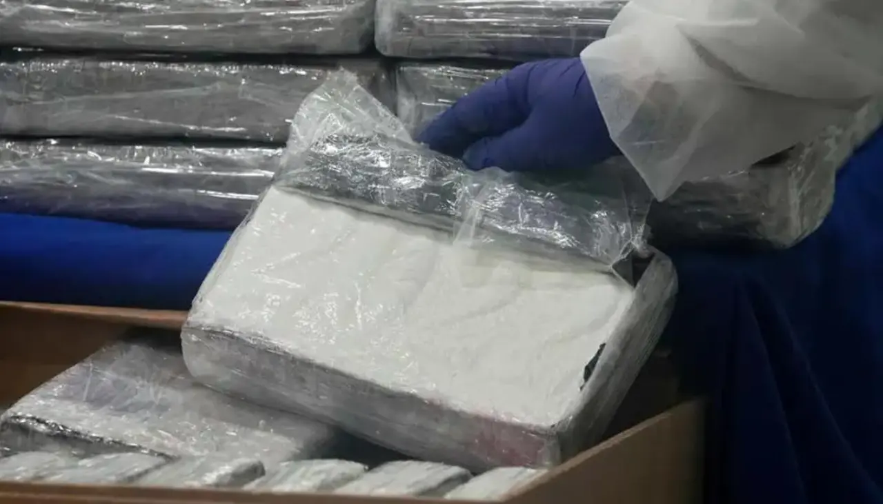 Policía peruana decomisa más de tres toneladas de cocaína que iban a Bélgica
