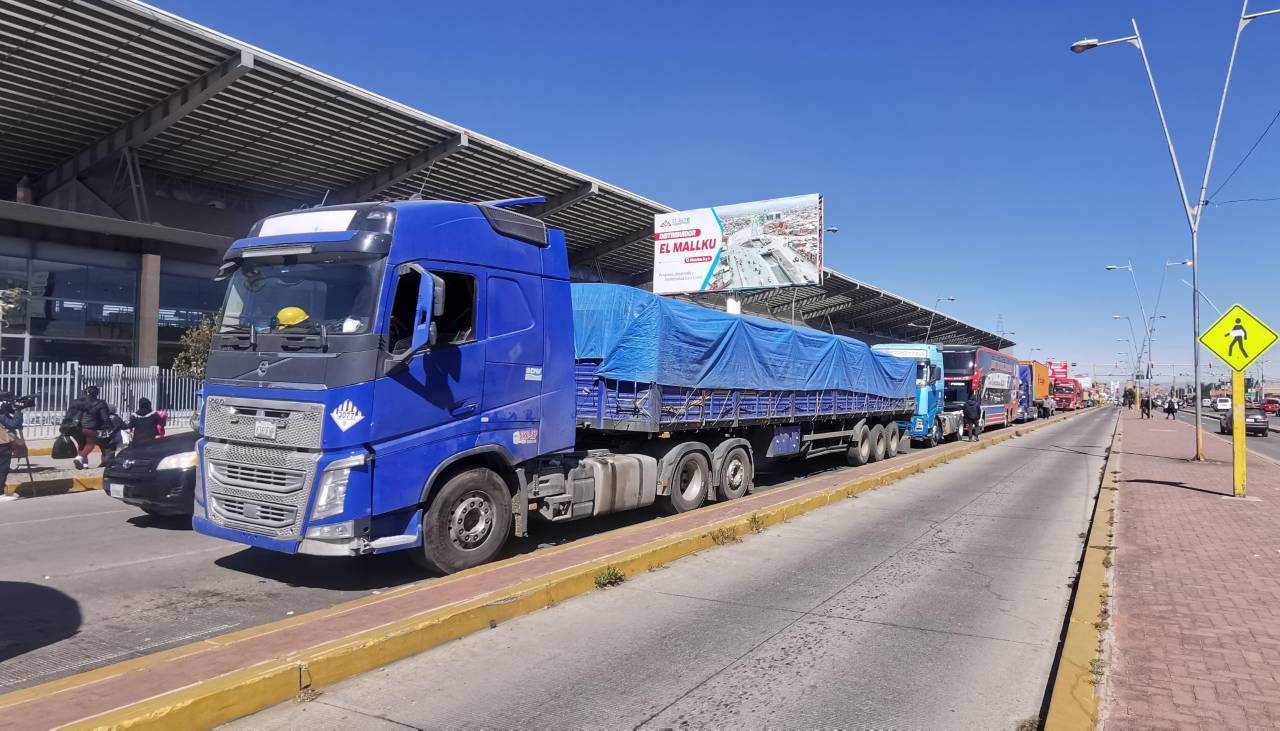 Transporte pesado dice que solo opera el 30% de sus vehículos por la falta de diésel 