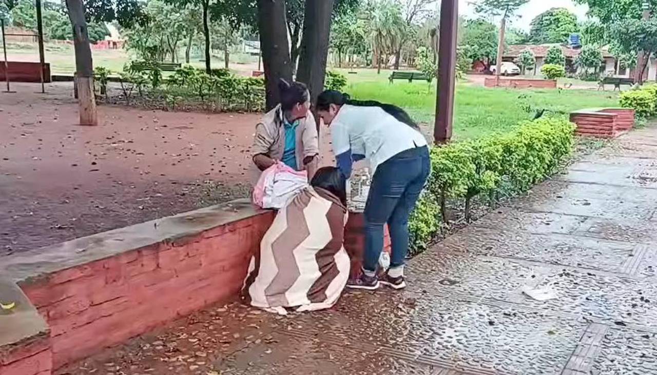 ¡Un inesperado milagro! Madre dio a luz a su bebé en plena plaza de San Ignacio de Velasco