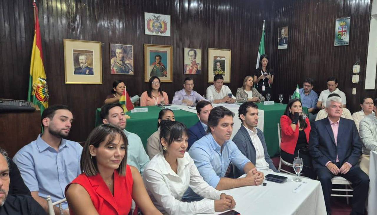 Saavedra se reúne con la Brigada Parlamentaria: “Hay proyectos que tendremos que desarrollar e impulsar en conjunto”