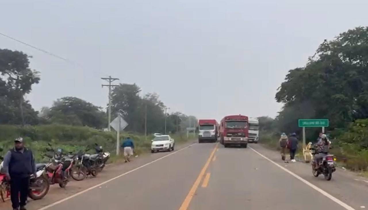 Bloquean en San Ignacio de Velasco para exigir que se realicen nuevas elecciones municipales