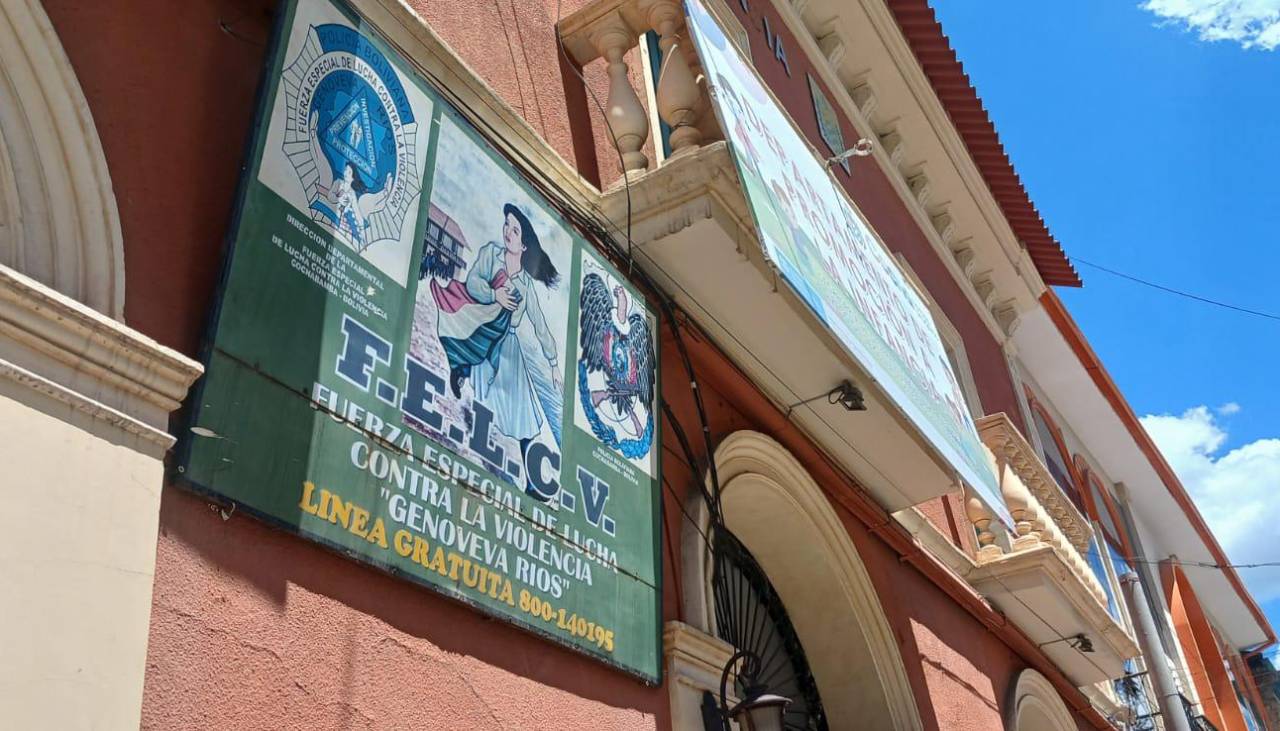 Buscan a extranjero acusado del feminicidio de su pareja; huyó con dos de sus hijos