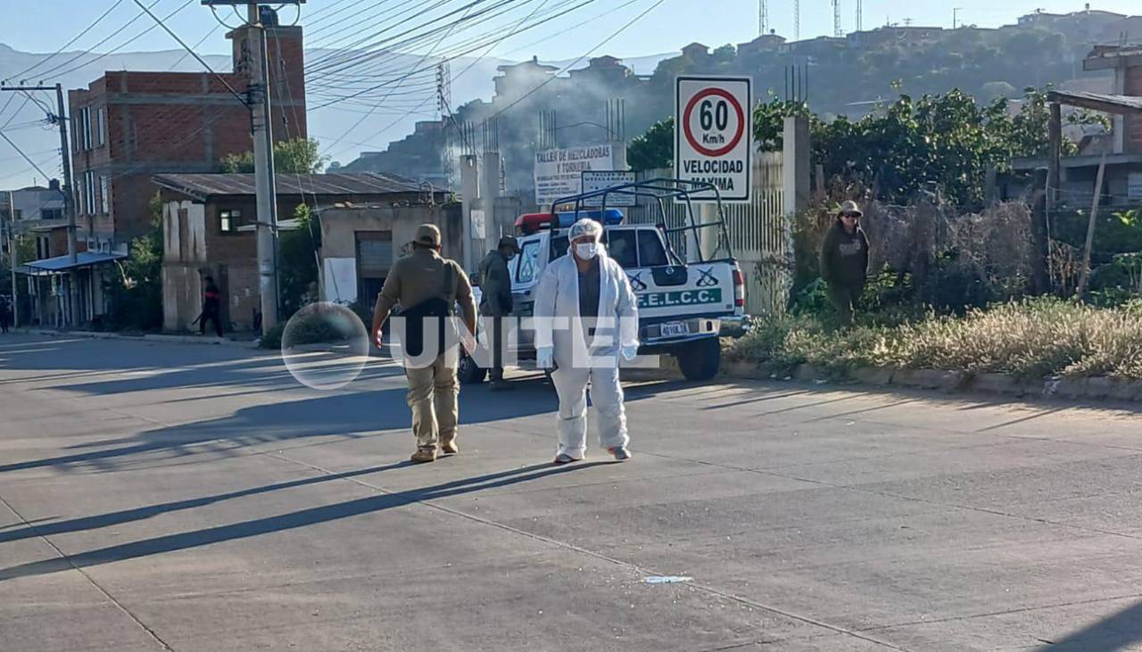 Hallan el cuerpo sin vida de un hombre en plena vía pública, vecinos afirman que escucharon disparos