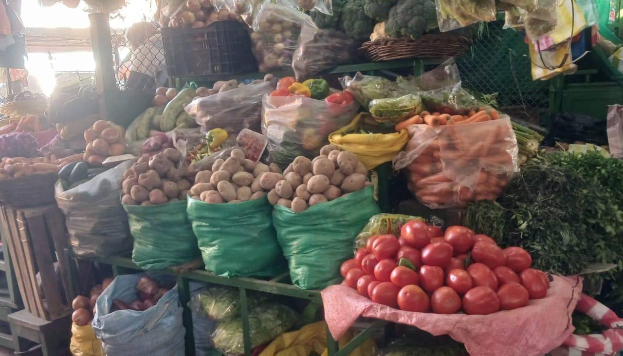 Verduras elevan su precio en mercados de La Paz y Cochabamba