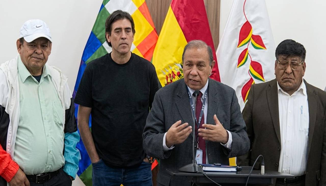 Gobierno acuerda con choferes un incremento de hasta el 35% en las tarifas del transporte interdepartamental