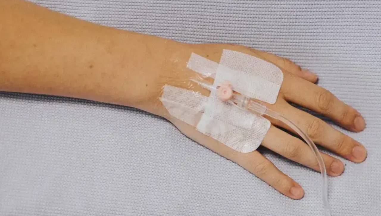 Fiebre amarilla: Niña permanece hospitalizada y la familia pide ayuda para costear los medicamentos