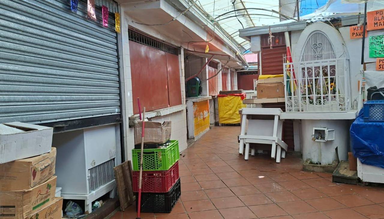 Bloqueos provocan desplome de precio del pollo en Santa Cruz y escasez de productos en La Paz y Cochabamba