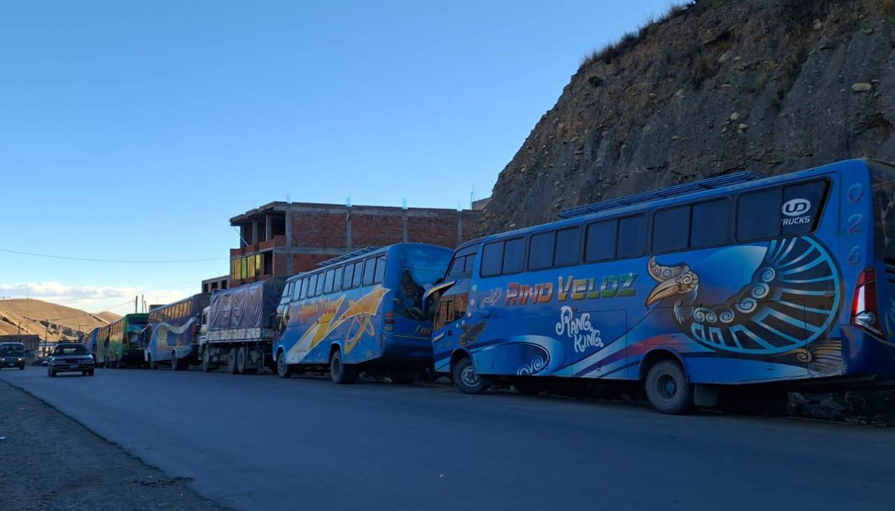 “El 80% de buses interdepartamentales aguarda por diésel en surtidores”, señala dirigente del sector