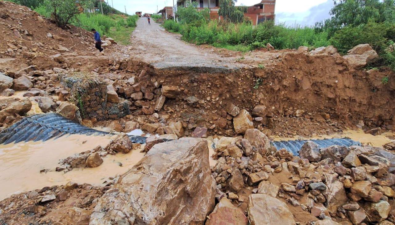 Lluvias: Cae puente principal y deja incomunicados a barrios de la zona sur del Distrito 9 de Cochabamba