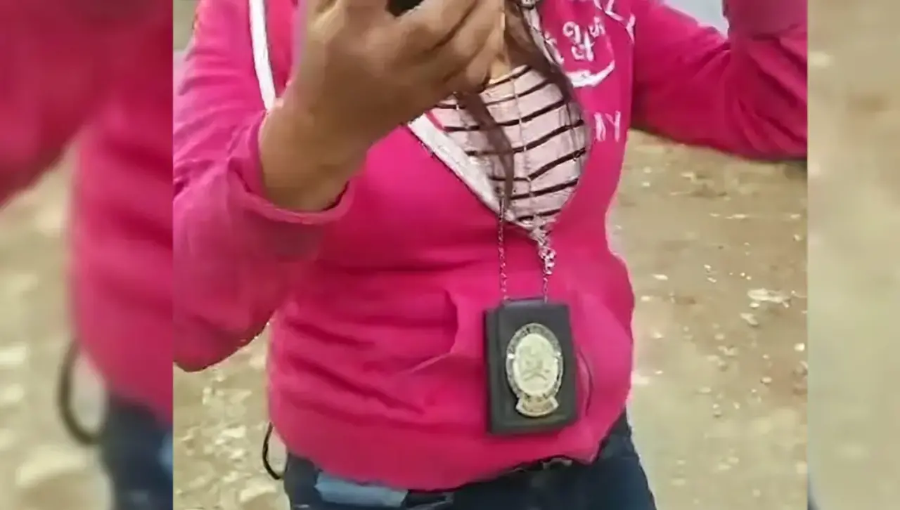 Mujer en estado de ebriedad se hizo pasar por policía y fue sentenciada a cuatro años de cárcel