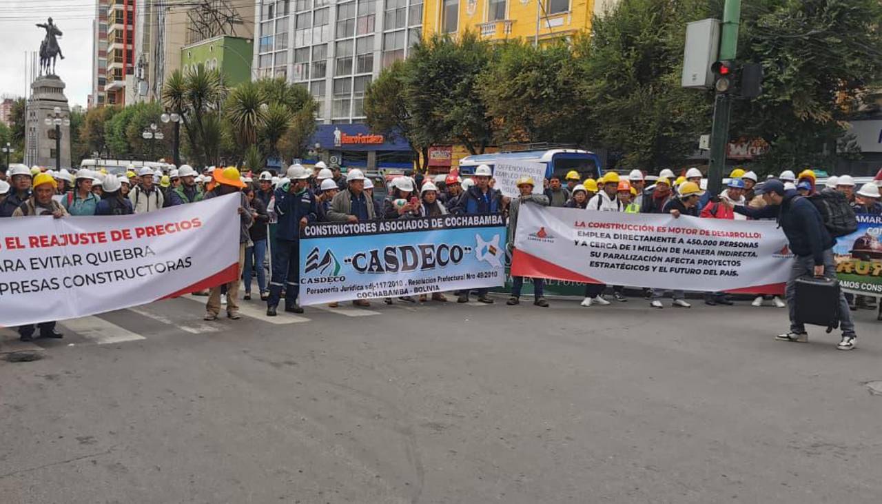 Constructores se declaran en emergencia y exigen al Gobierno un decreto para la nivelación de los precios de las obras estatales 