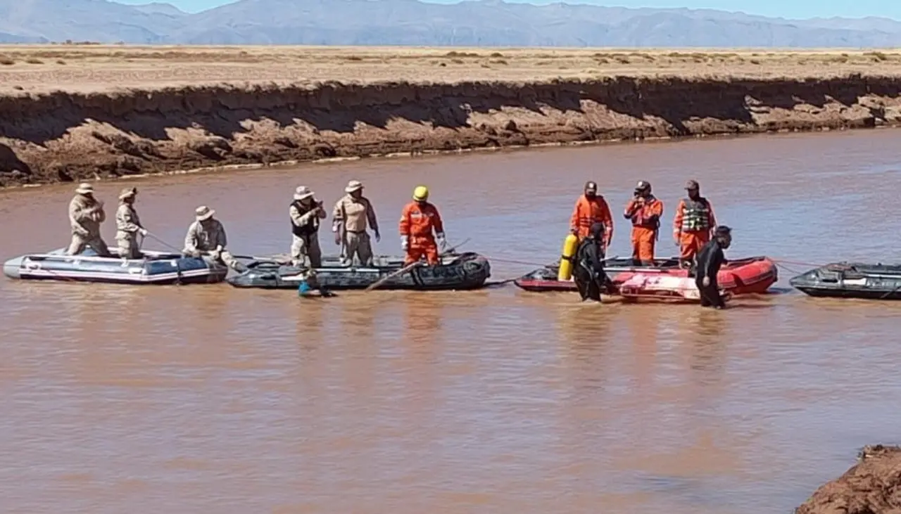 Hallan muerto a un hombre reportado como desaparecido en un río de Oruro; la Armada aún busca a otra persona 