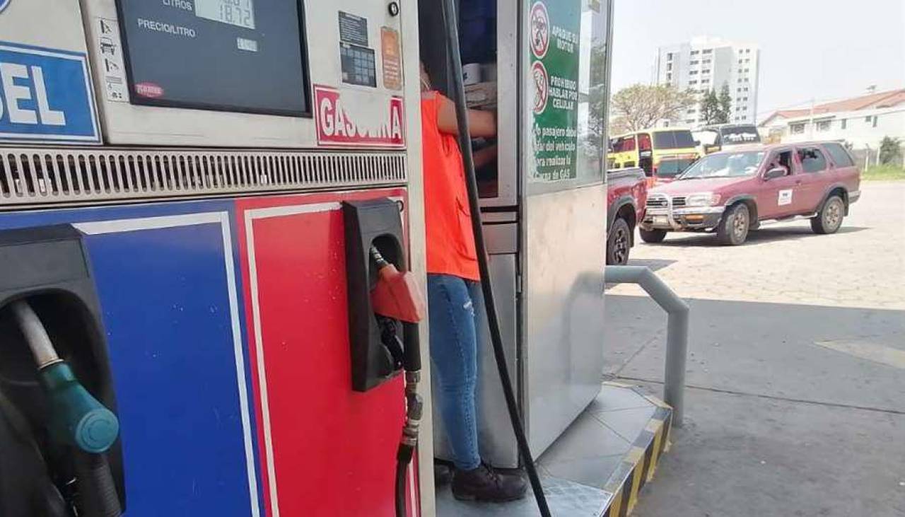 ¿Qué dice el decreto supremo que autoriza la libre importación y comercialización de diésel y gasolina?