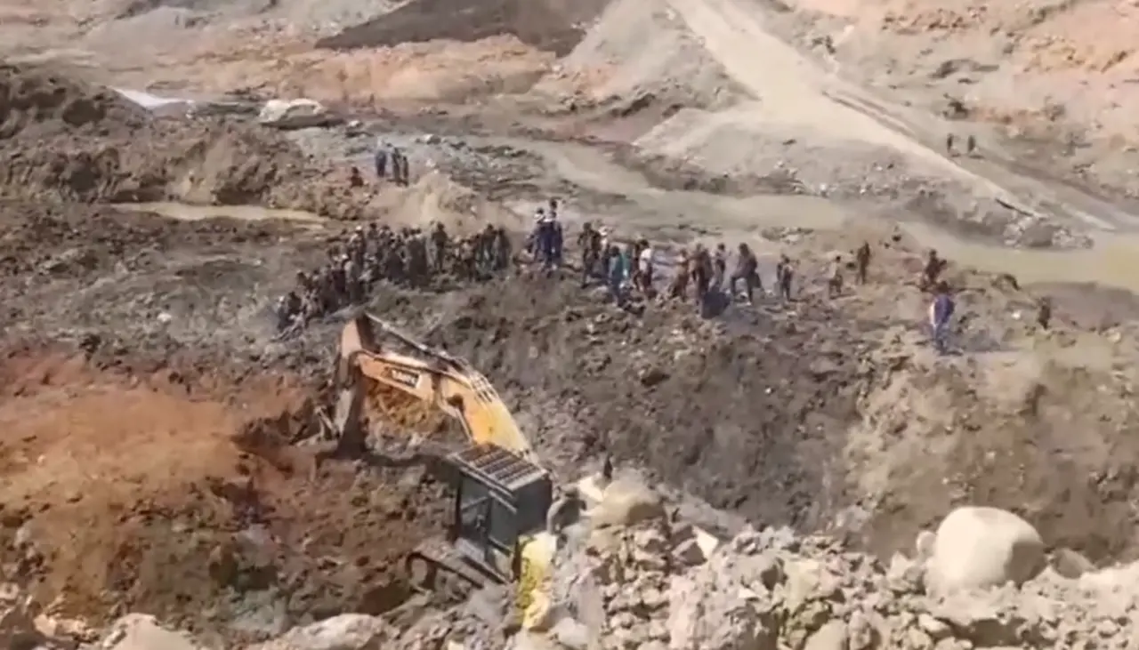 Tres desaparecidos tras caída de un talud sobre un grupo de trabajadores en el norte paceño