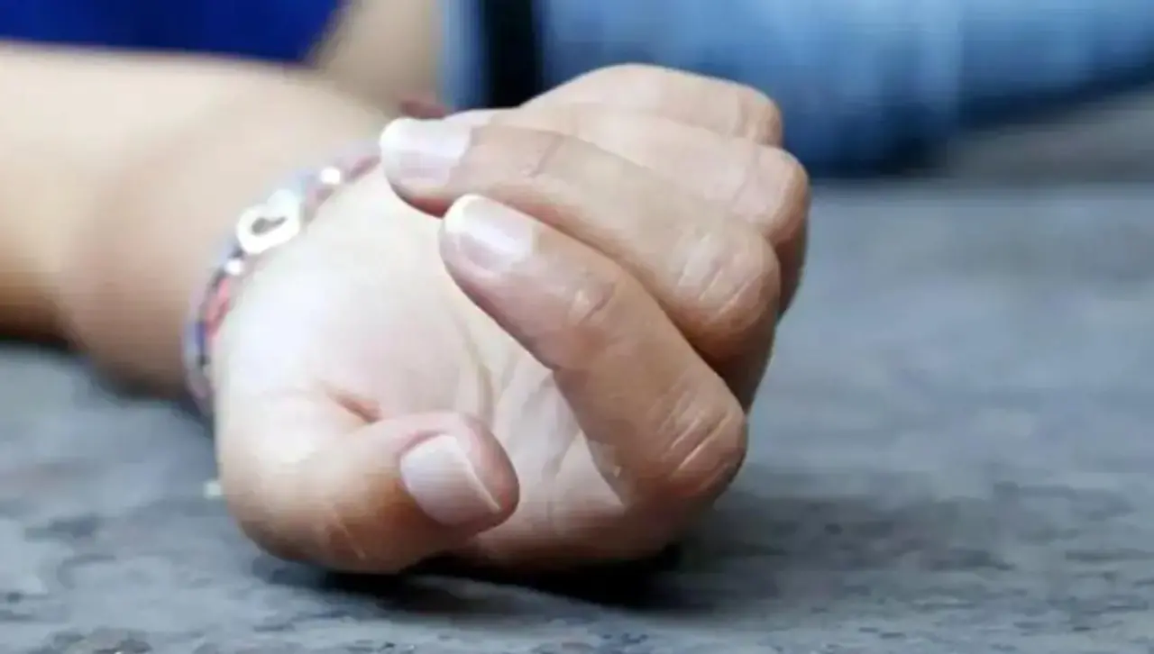 Encuentran sin vida a una joven de 23 años en el complejo deportivo de Viacha 