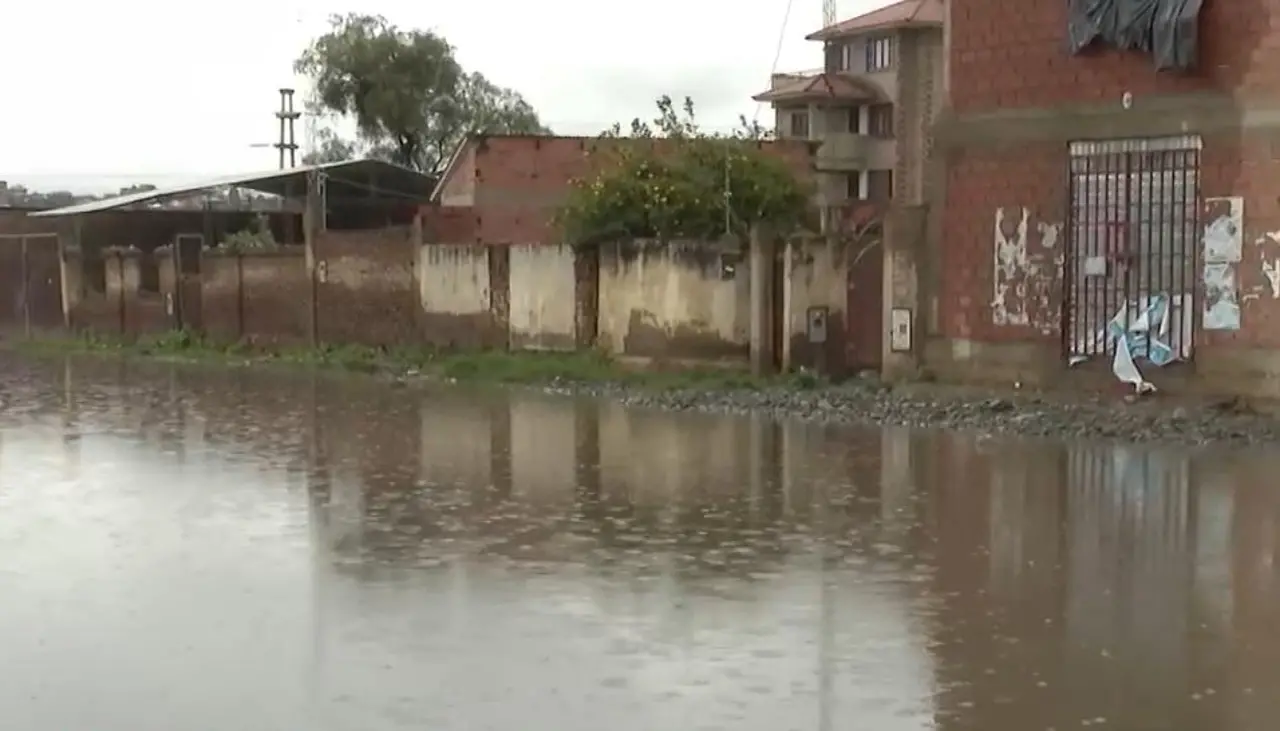 Inundaciones en Quillacollo: Familias tuvieron que ser evacuadas mientras siguen los trabajos para sacar el agua