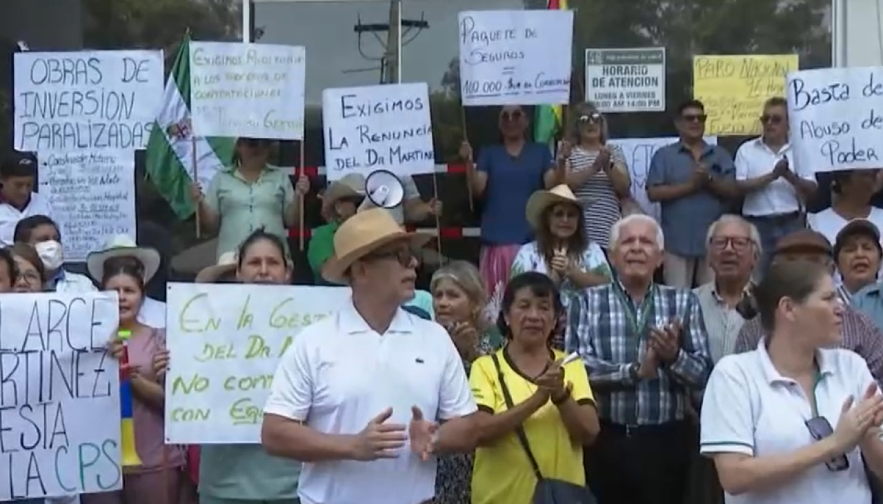 Trabajadores de la CPS realizan paro de cuatro días exigiendo la destitución del gerente nacional 