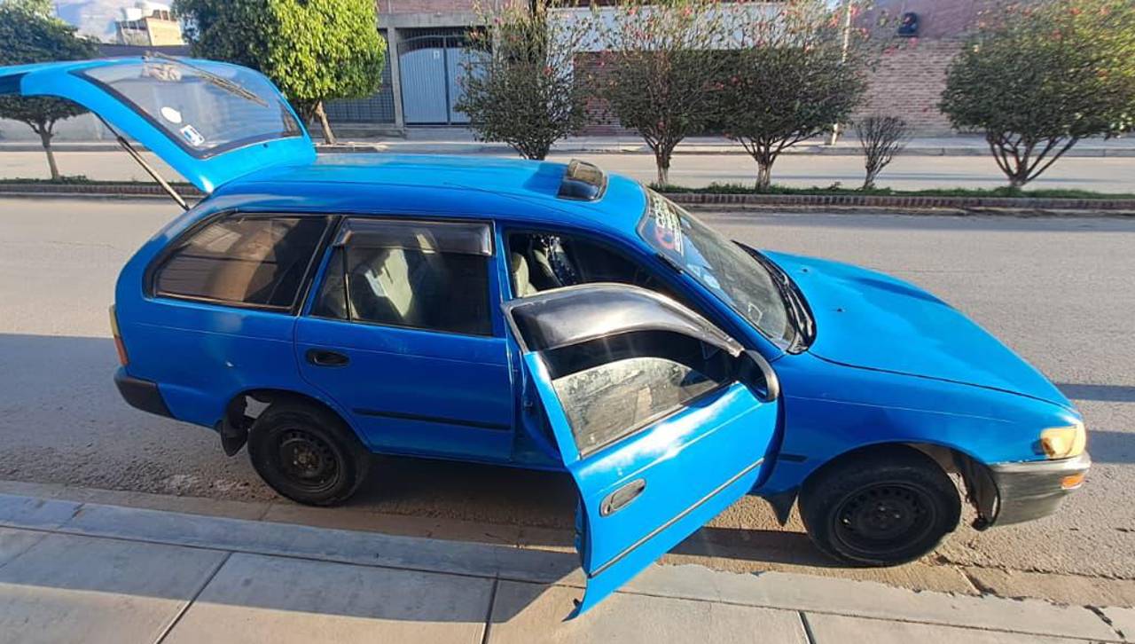 “Me han dejado en la ruina”, ladrones roban herramientas de trabajo y equipo de sonido de un vehículo
