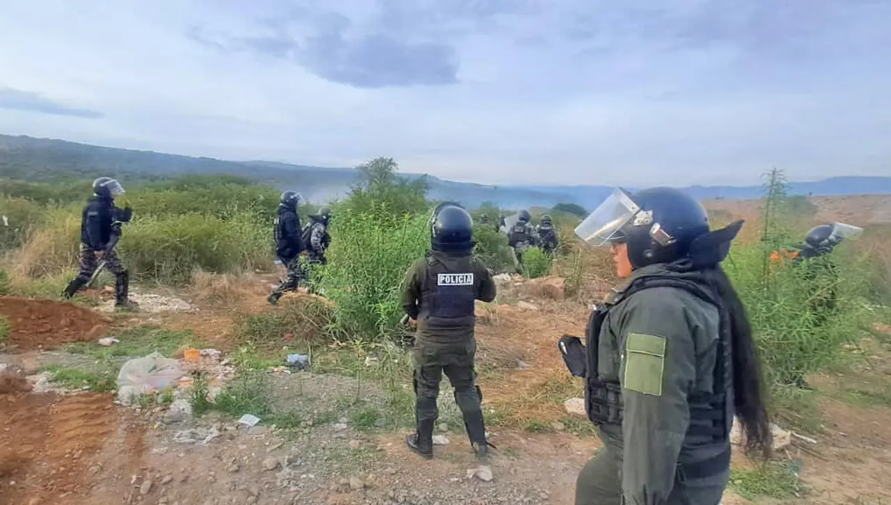 Policías niegan el uso de armas de fuego durante desbloqueo en Cotapachi y dicen que fueron emboscados