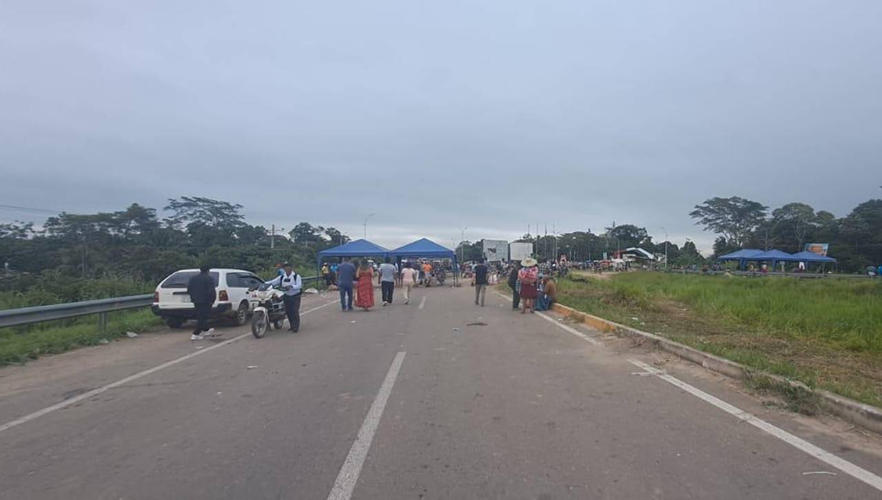Bolivia amanece este jueves con 18 puntos de bloqueos en carreteras por conflictos sociales